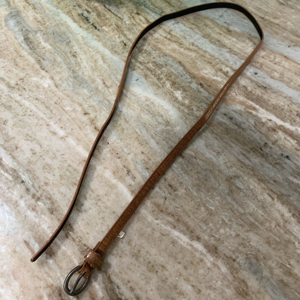 Skinny tan belt